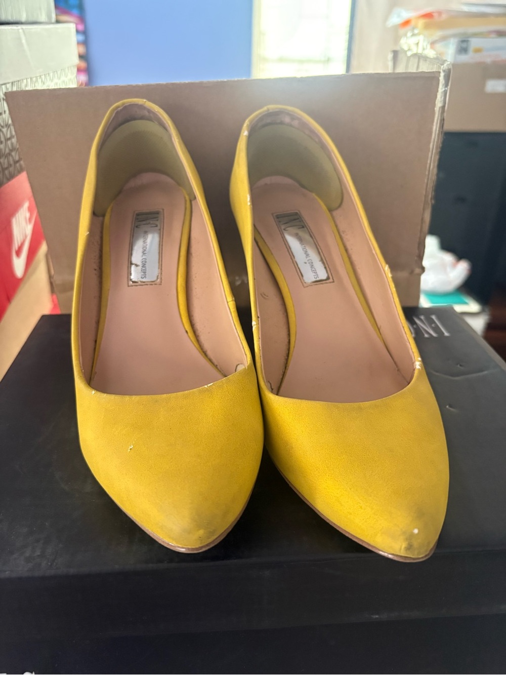 Women's Yellow Pointed-Toe Pumps